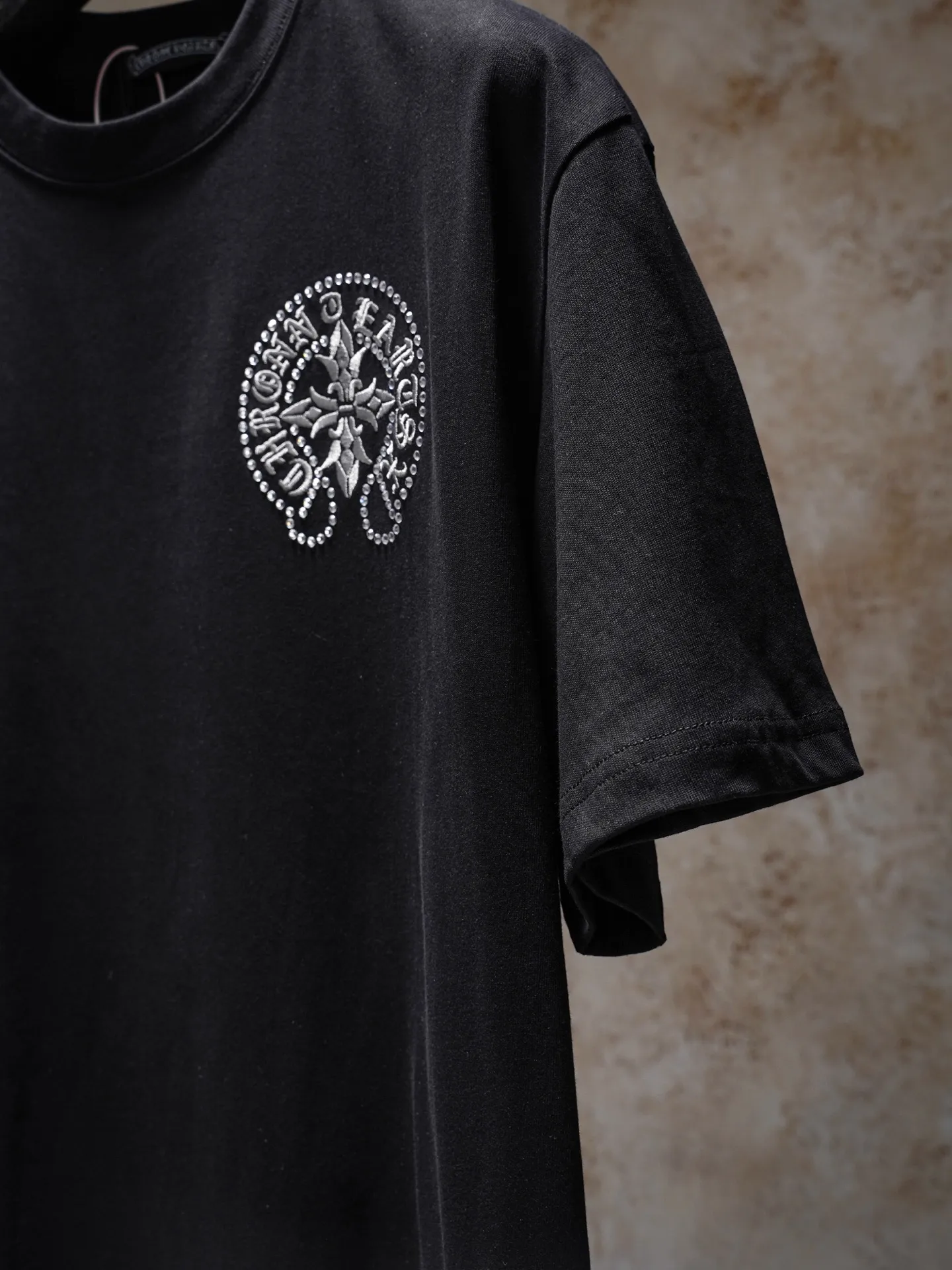 100 Chtome Hearta/ T g， ， 。 Same Style , 。 ， Series， 。 ! ， ， 。 ， ， ， ， ！ ， ，Breathable ， ， ， ， ！ ：Black、White Size：S-XL